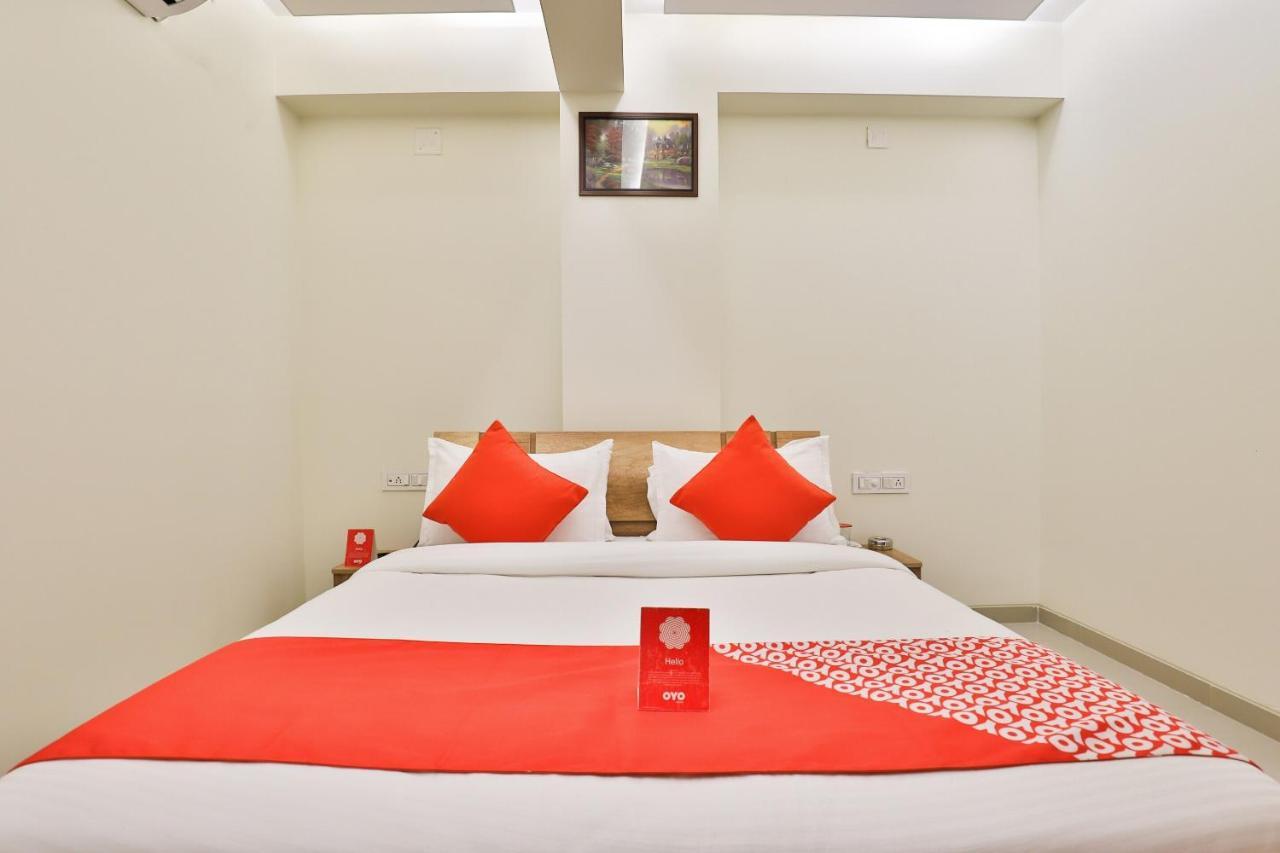 Collection O 12462 Hotel Shiv Inn Gandhinagar Exterior photo