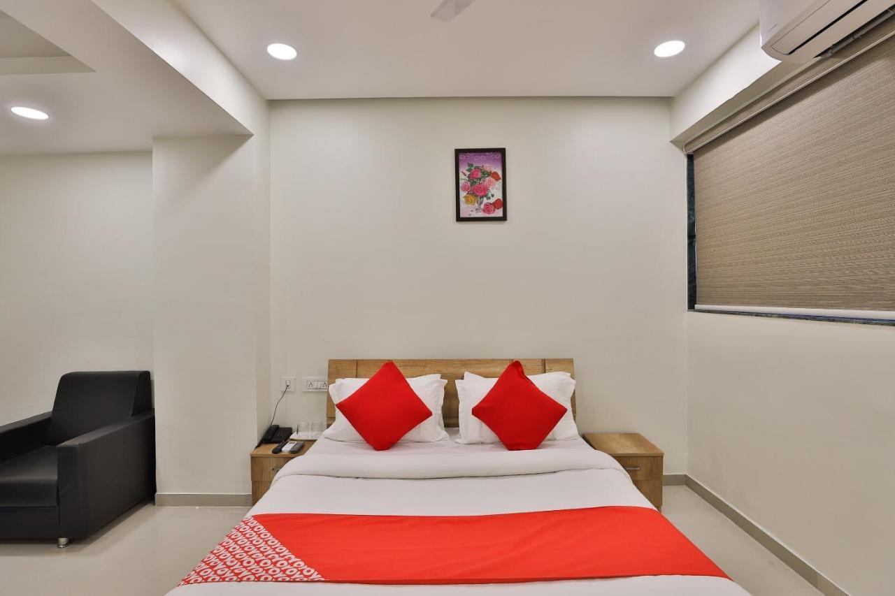 Collection O 12462 Hotel Shiv Inn Gandhinagar Exterior photo