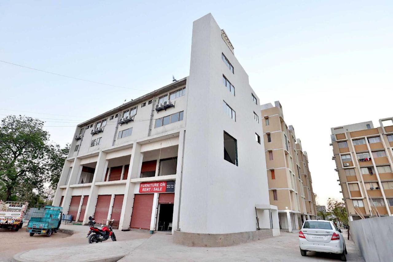 Collection O 12462 Hotel Shiv Inn Gandhinagar Exterior photo