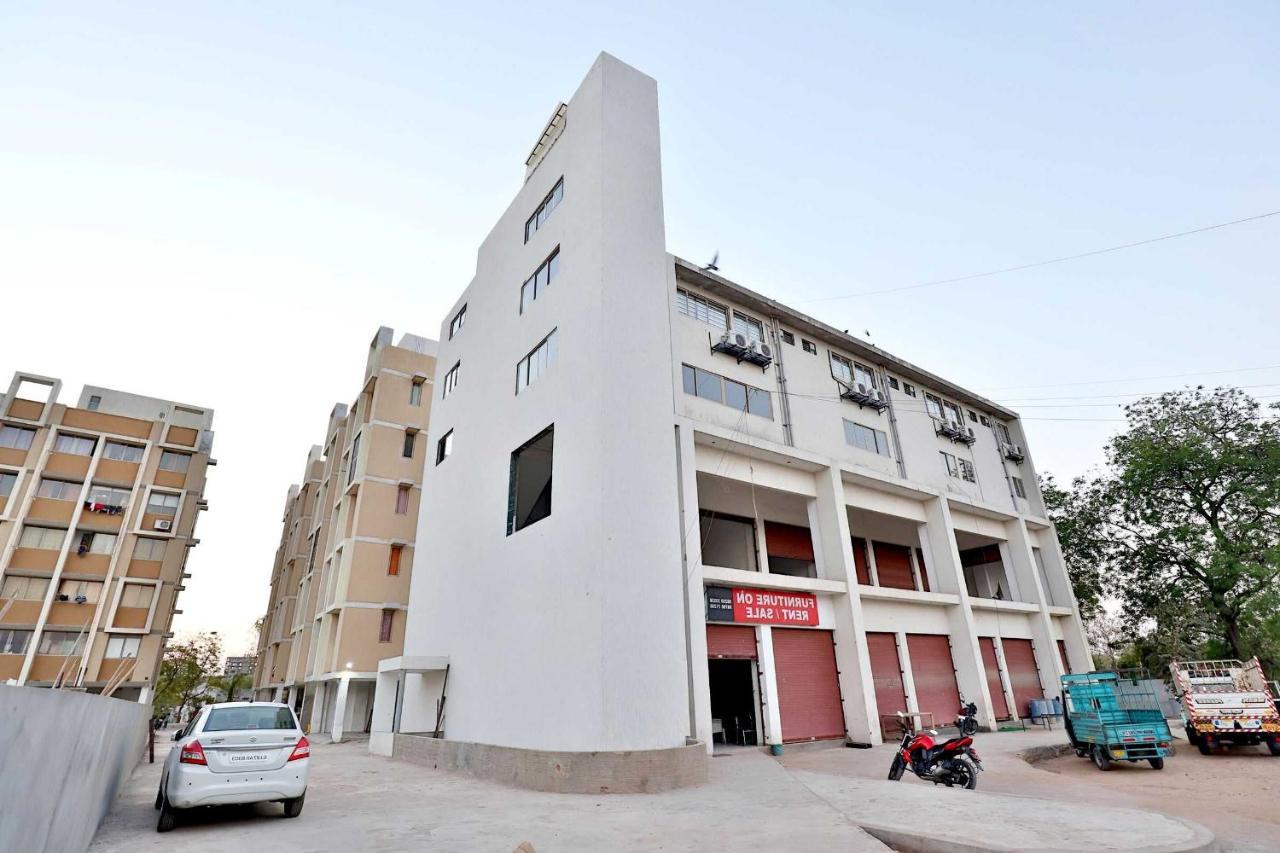Collection O 12462 Hotel Shiv Inn Gandhinagar Exterior photo