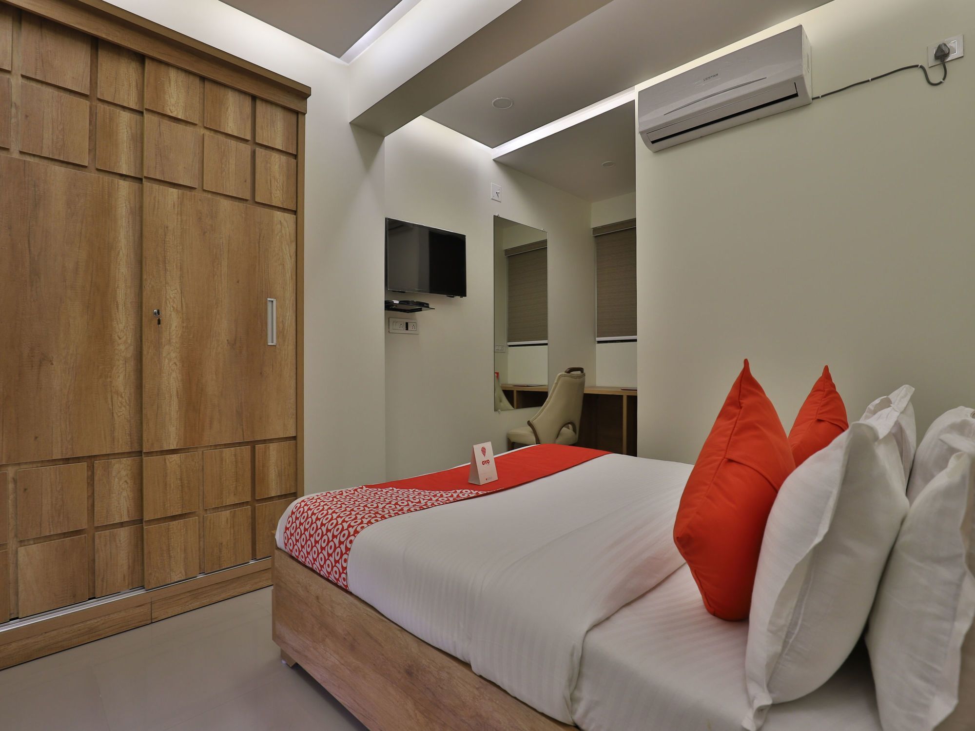 Collection O 12462 Hotel Shiv Inn Gandhinagar Exterior photo